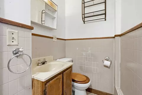 Bath - 71-77 Acton St, Springfield, MA 01151 photo 3 of 6