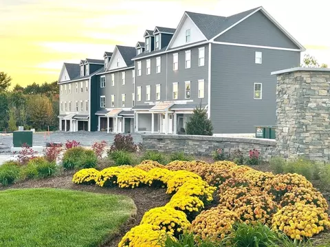 50 Elise Ave #25, Londonderry, NH 03053