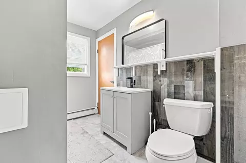Bath - 253 Garden St, Fall River, MA 02720 photo 1 of 1