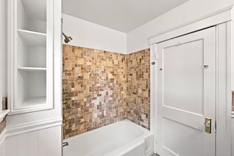 Bath - 31 Barnard Rd, Worcester, MA 01605 photo 4 of 6