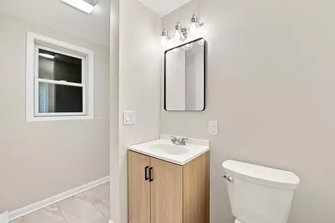 Bath - 31 Barnard Rd, Worcester, MA 01605 photo 5 of 6