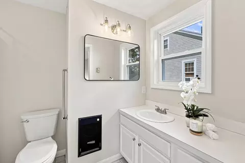Bath - 31 Barnard Rd, Worcester, MA 01605 photo 1 of 6