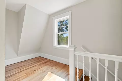 Entry Way - 31 Barnard Rd, Worcester, MA 01605 photo 4 of 5