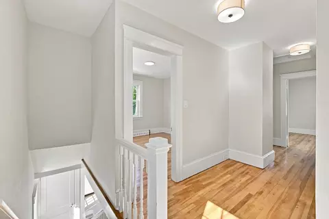 Entry Way - 31 Barnard Rd, Worcester, MA 01605 photo 3 of 5