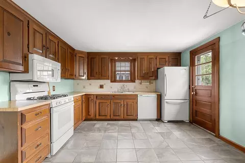 Kitchen - 18 Iverson Rd, Beverly, MA 01915 photo 3 of 3