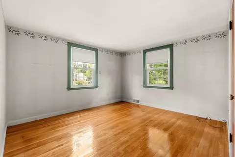 Bedroom - 18 Iverson Rd, Beverly, MA 01915 photo 5 of 8