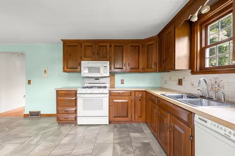 Kitchen - 18 Iverson Rd, Beverly, MA 01915 photo 2 of 3