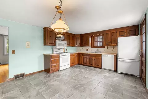 Kitchen - 18 Iverson Rd, Beverly, MA 01915 photo 1 of 3