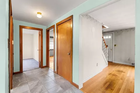 Entry Way - 18 Iverson Rd, Beverly, MA 01915 photo 1 of 3