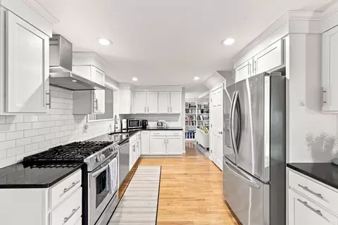 Kitchen - 25 Mohawk Path, Bellingham, MA 02019 photo 3 of 6