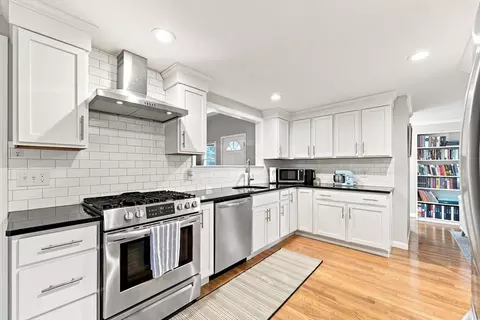 Kitchen - 25 Mohawk Path, Bellingham, MA 02019 photo 4 of 6