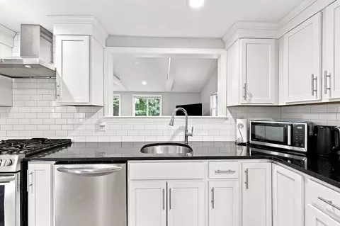 Kitchen - 25 Mohawk Path, Bellingham, MA 02019 photo 2 of 6