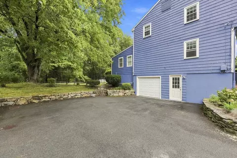 Exterior - 25 Mohawk Path, Bellingham, MA 02019 photo 5 of 10