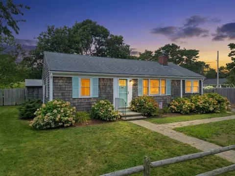 29 Lorree Ln, Dennis, MA 02639