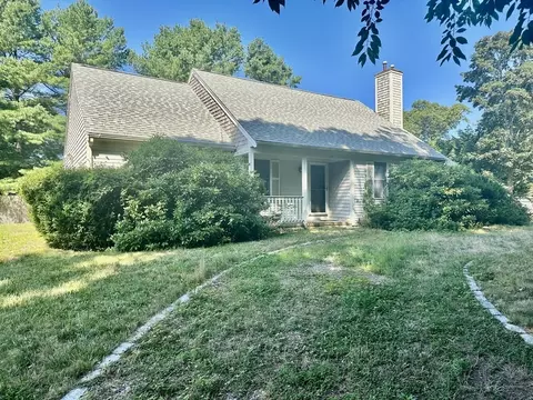 137 Wianno Cir, Osterville, MA 02655
