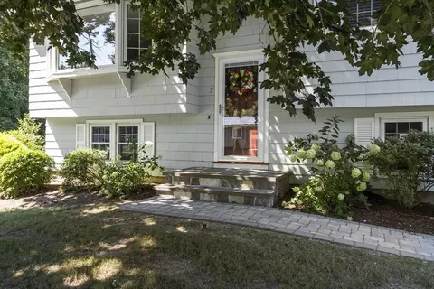 3 Dayton St, Chelmsford, MA 01863