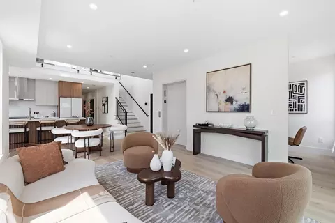 17 Holmes #PH1, Quincy, MA 02171
