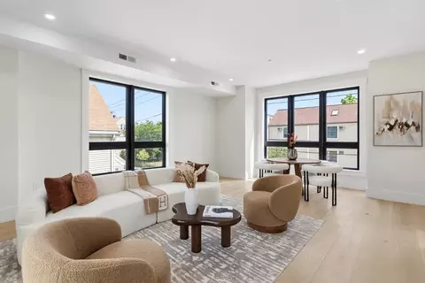 17 Holmes #4, Quincy, MA 02171