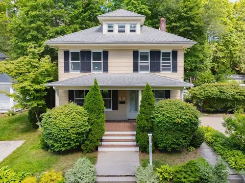 21 Oak St, Plymouth, MA 02360