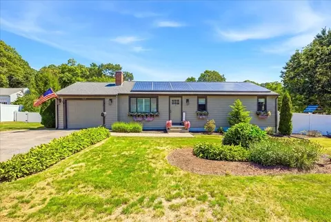 125 High St, Whitman, MA 02382
