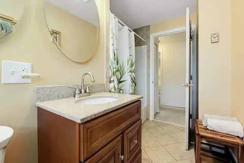 Bath - 8 Colgate Rd, Beverly, MA 01915 photo 2 of 3
