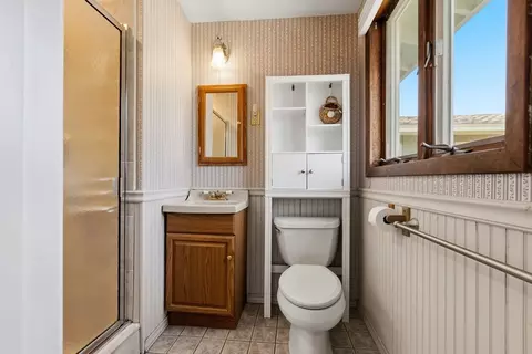 Bath - 8 Colgate Rd, Beverly, MA 01915 photo 3 of 3