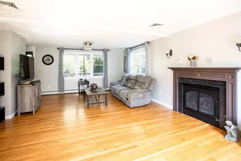 Living - 14 Shady Ln, Wareham, MA 02571 photo 3 of 4