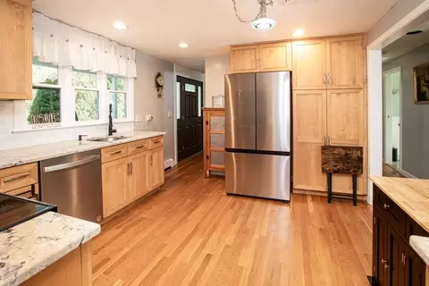 Kitchen - 14 Shady Ln, Wareham, MA 02571 photo 2 of 4