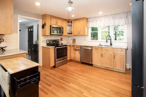 Kitchen - 14 Shady Ln, Wareham, MA 02571 photo 3 of 4