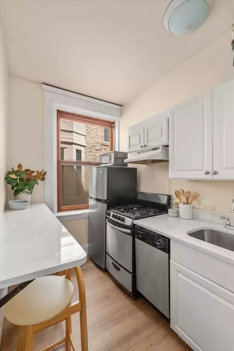 Kitchen - 8 Garrison St #501, Boston, MA 02116 photo 2 of 2