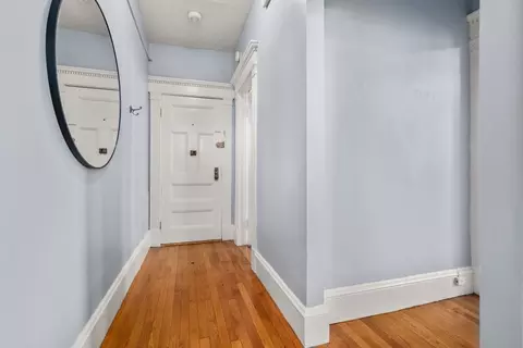 Entry Way - 8 Garrison St #501, Boston, MA 02116 photo 2 of 7