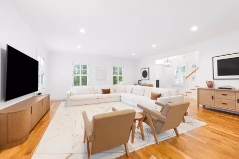 30 Farrow St, Winchester, MA 01890