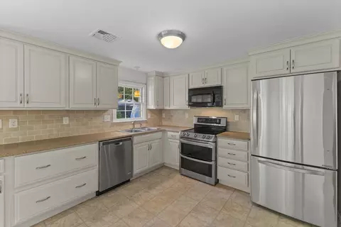 Kitchen - 627 Main St, Dunstable, MA 01827 photo 1 of 1