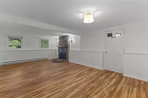 Living - 627 Main St, Dunstable, MA 01827 photo 4 of 5