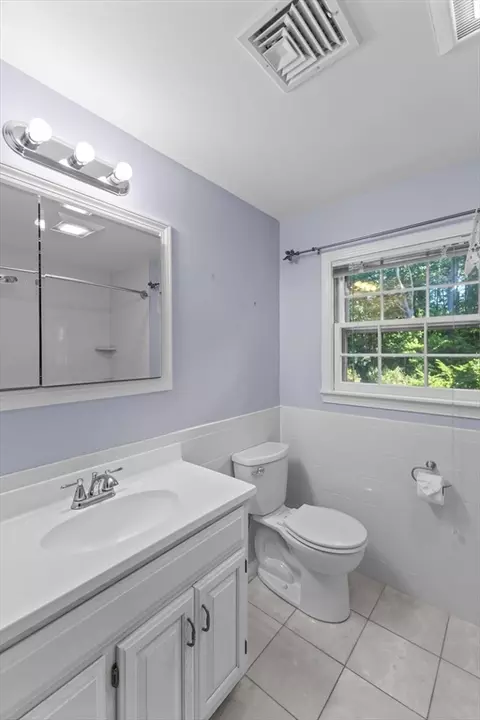 Bath - 627 Main St, Dunstable, MA 01827 photo 1 of 3