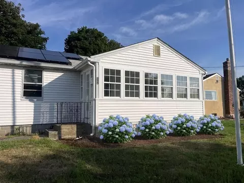 17 Abington Ave, Plymouth, MA 02360