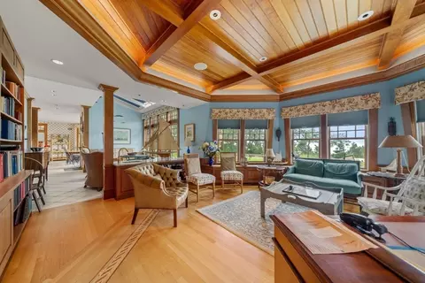 Living - 4 Sherburne Way, Wareham, MA 02571 photo 2 of 5