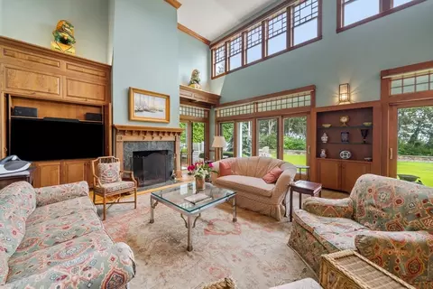 Living - 4 Sherburne Way, Wareham, MA 02571 photo 1 of 5