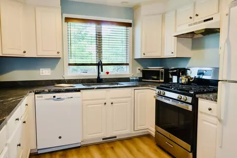 Kitchen - 15 Classic Cir #15, Mashpee, MA 02649 photo 1 of 2