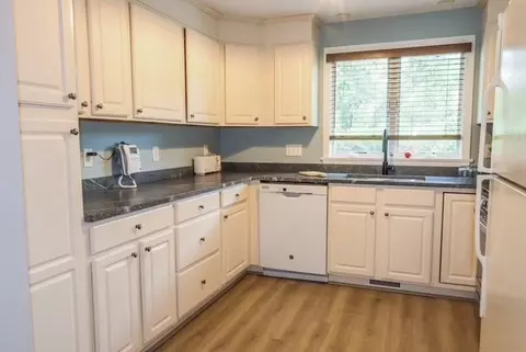 Kitchen - 15 Classic Cir #15, Mashpee, MA 02649 photo 2 of 2