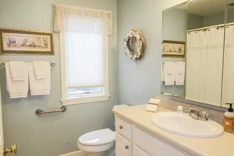 Bath - 15 Classic Cir #15, Mashpee, MA 02649 photo 1 of 2