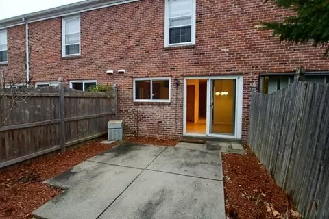 Exterior - 36 Williamsburg #36, Springfield, MA 01108 photo 3 of 4