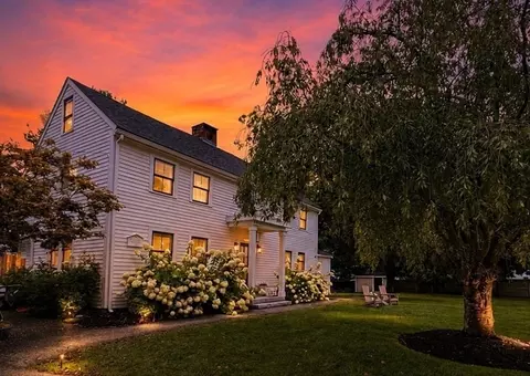 105 Bow St, Peabody, MA 01960