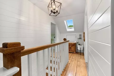 Entry Way - 52 Bridge St, Hamilton, MA 01982 photo 7 of 7