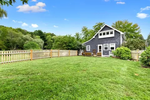 Exterior - 52 Bridge St, Hamilton, MA 01982 photo 2 of 8
