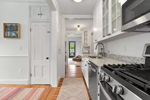 Entry Way - 52 Bridge St, Hamilton, MA 01982 photo 3 of 7