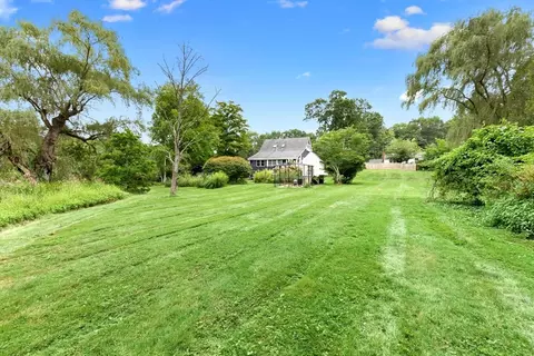 Exterior - 52 Bridge St, Hamilton, MA 01982 photo 8 of 8