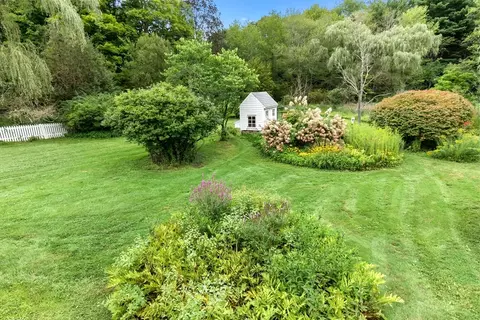 Exterior - 52 Bridge St, Hamilton, MA 01982 photo 7 of 8