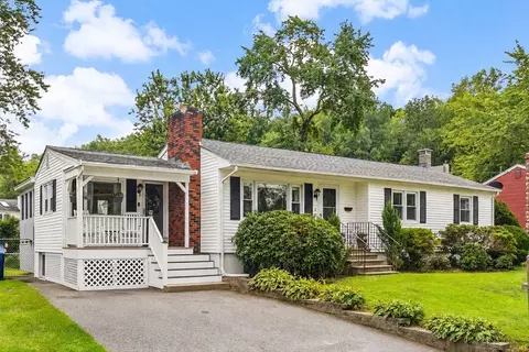 28 Lillian Ter, Dracut, MA 01826