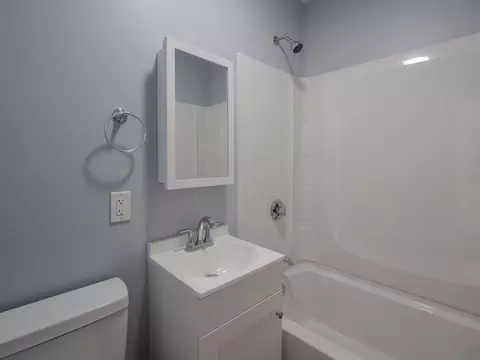 Bath - 12 Ives St, Worcester, MA 01603 photo 2 of 4